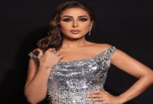 بريق الفضي يتصدر صيحات فساتين السهرة للنجمات العرب في صيف 2025