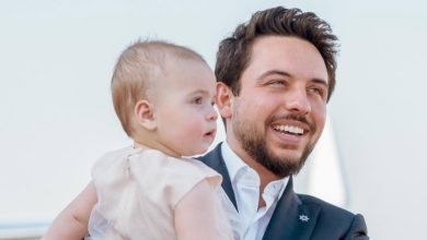 بصور تحمل بصمتها الفنية.. الأمير الحسين يحتفل بأول عيد ميلاد لابنته الأميرة إيمان