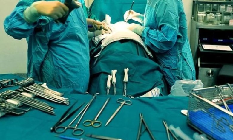 بعد 7 سنوات خلف القضبان.. براءة جراح تركي وتعويضه ملايين