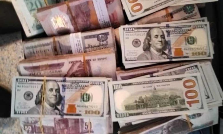 بني سويف.. مسعف وسائق يعثران على مليون ونصف جنيه بجوار مصابة في حادث مروري ويسلمانه بمحاضر رسمية