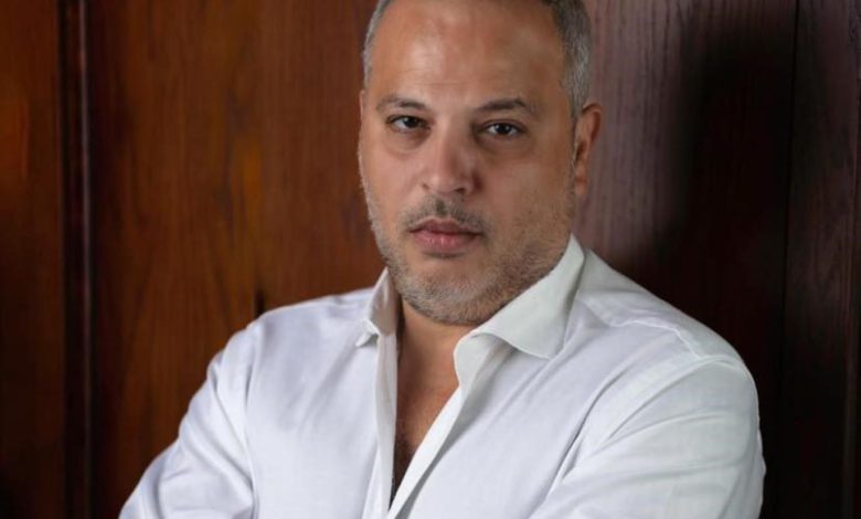 تامر عبد المنعم ينقذ مسرحية نوستالجيا 80/90.. ما علاقة الزعيم عادل إمام؟