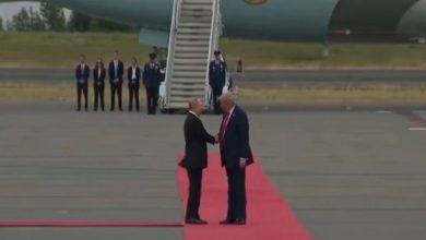 ترمب يستبعد حاليا فرض رسوم على شراء النفط من روسيا