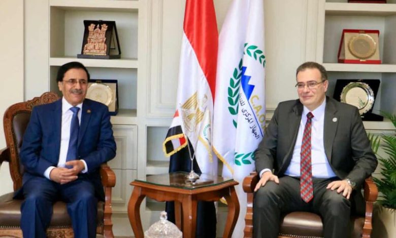رئيس التنظيم والإدارة ومدير المنظمة العربية للتنمية الإدارية يبحثان تطوير مهام المنظمة
