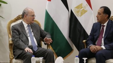 رئيس الوزراء مصطفى يبحث مع نظيره المصري سبل وقف الحرب وإدارة غزة