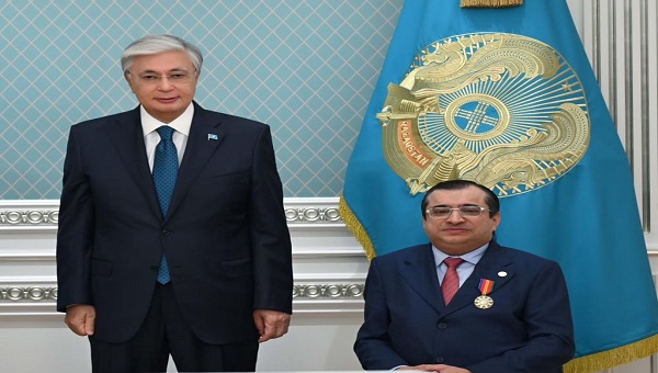 رئيس كازاخستان يمنح ماجد العصيمي "وسام الصداقة" تقديراً لدور الإمارات في دعم أصحاب الهمم
