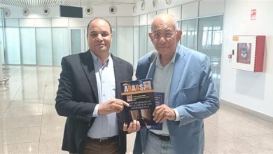رسالة السلام تواصل انتشارها .. فتحي الشريف يُهدي كتب علي الشرفاء لـ بطرس غالي في المغرب