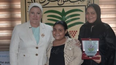 سفيرة الرحمة.. تكريم رسمي لـ"طفلة الشيبسي" في مصر