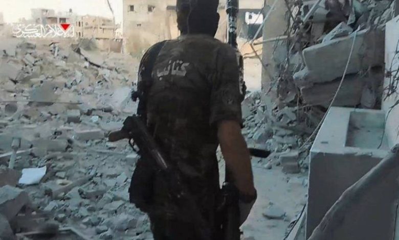 صحيفة عبرية: القسام تستهدف قادة ميدانيين وترمم الأنفاق تحت مواقع الجيش