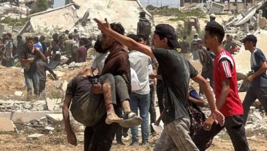صندوق مساعدات جوية يقتل طفلا ويصيب آخرين في غزة (صور وفيديو)