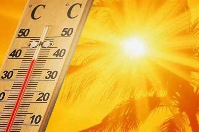 طقس الجمعة: استمرار الأجواء الحارة بالسهول الداخلية ورياح قوية بالأطلسين