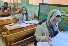 طلاب الدور الثاني بالثانوية العامة يؤدون اليوم امتحاني اللغة الأجنبية الثانية والتربية الوطنية