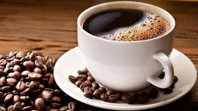 عشّاق القهوة بمزاج أفضل بعد فنجانهم الأول في الصباح