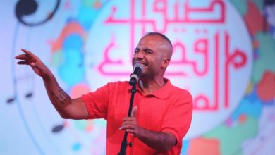 علي الألفي يحيي الليلة الثانية لصيف قطاع المسرح بساحة الهناجر