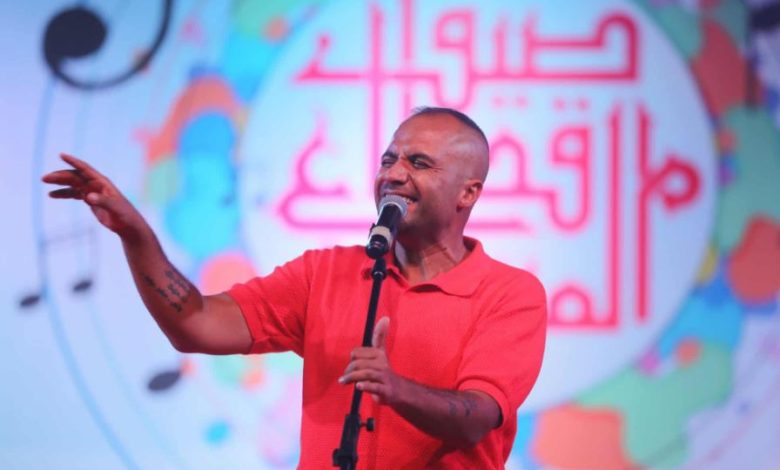 علي الألفي يحيي الليلة الثانية لصيف قطاع المسرح بساحة الهناجر