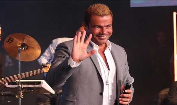 عمرو دياب يشارك أجواء الصيف مع ابنتيه جانا وكنزي