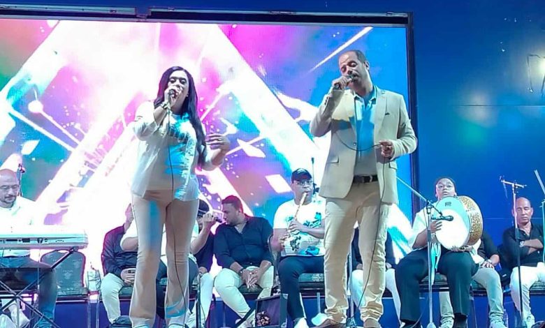 فرقة مصطفى كامل للموسيقى العربية تختتم عروضها بمهرجان صيف بلدنا فى مطروح