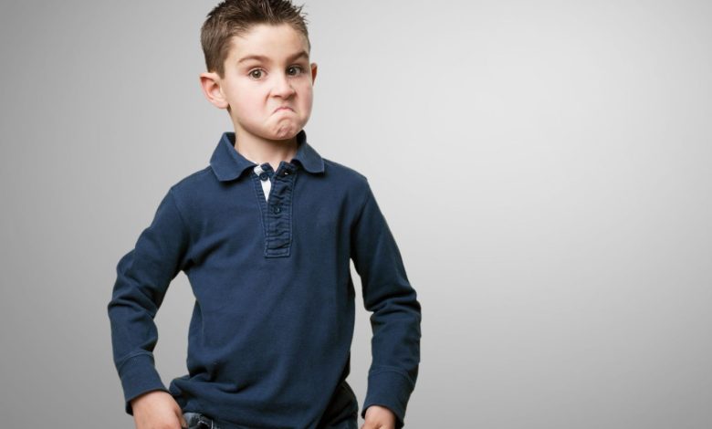 كيف تجعلين طفلك يسمع كلامك وهو مقتنع أنه يتخذ قراراته بنفسه؟