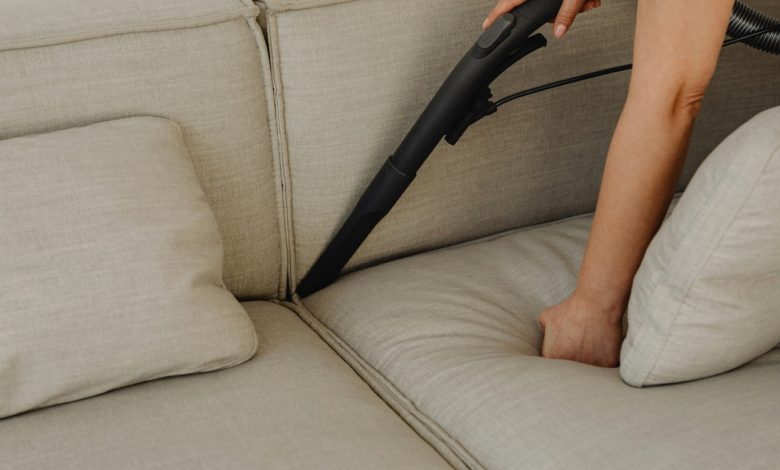 كيف تحافظين على مفروشات منزلك وكأنها جديدة؟ إليك طرق تنظيف وصيانة سهلة