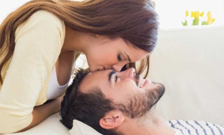 كيف ينجذب الرجل للمرأة؟ صفات الحب والجاذبية