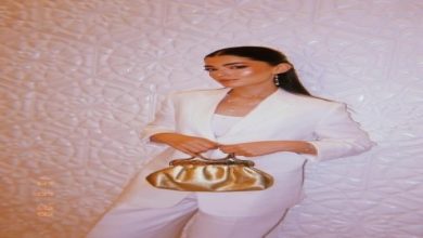 ليلى أحمد زاهر تلهم الفتيات بإطلالاتها الراقية ولمساتها الأنثوية