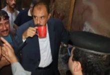 محافظ سوهاج يطمئن أهالي «بربا» على سلامة المياه: شربت من الحنفية ولم يحدث أي ضرر