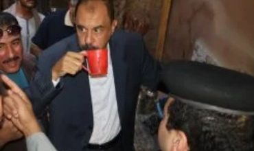 محافظ سوهاج يطمئن أهالي «بربا» على سلامة المياه: شربت من الحنفية ولم يحدث أي ضرر