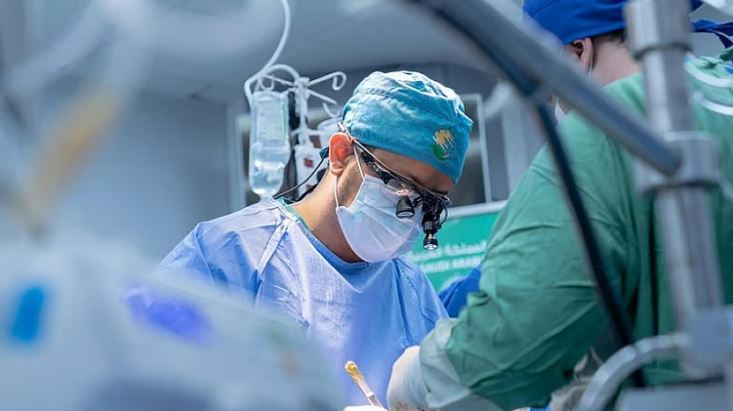 من بينها استئصال ورم بالمخ وشق عضلة المريء.. مستشفيات القاهرة تجرى عمليات جراحية دقيقة وناجحة