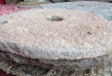 مواطن يحول جزءا من منزله لمتحف يحوي مئات القطع الأثرية برفحاء