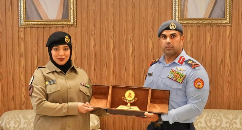 نائب رئيس الأركان يكرم «متفوقات» دورة الإدارة الأساسية لضباط الصف والأفراد