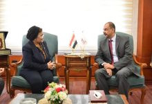نائب وزير الصحة تبحث مع محافظ سوهاج عددا من الملفات الصحية والسكانية بالمحافظة