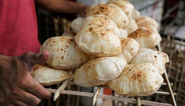 وزارة التموين تنفي إصدار قرار بصرف الخبز المدعم ورقيا
