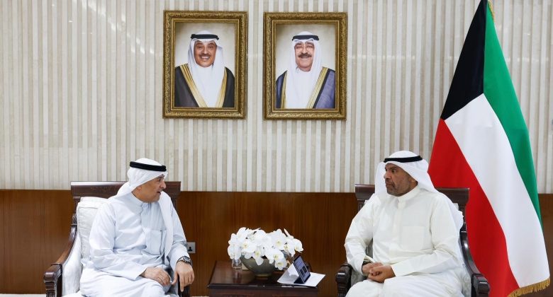 وزير الخارجية يلتقي أمين «التعاون»: تعزيز مسيرة العمل الخليجي المشترك
