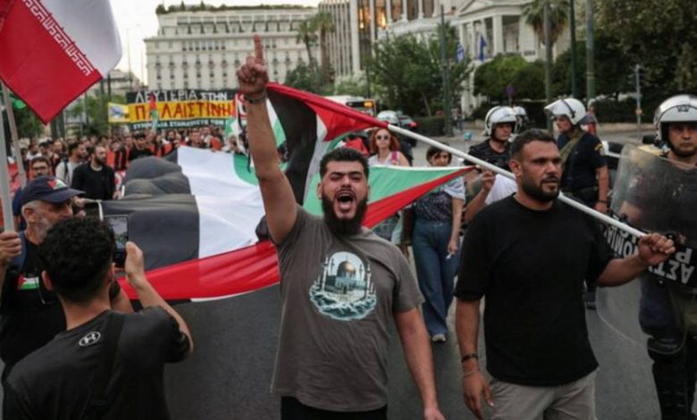 يوم غضب في اليونان نصرة لغزة.. والاحتلال يحذر الإسرائيليين من التعريف عن أنفسهم