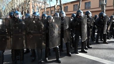 فرنسا تداهم منظمة غير حكومية للتحقيق في جرائم حرب وجرائم ضد الإنسانية بسوريا