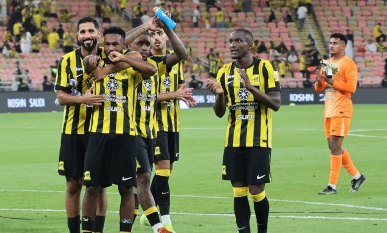 اعترف بمشكلة الفريق الدفاعية.. لوران: تعويض «رايكوفيتش» أمر صعب