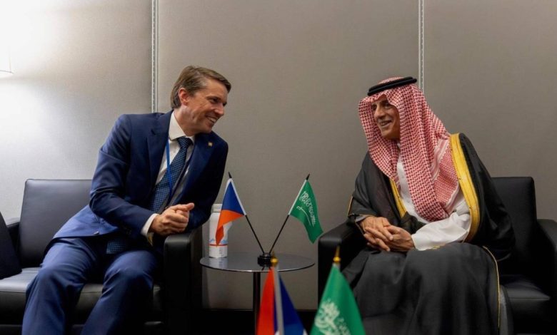 الجبير يلتقي نائب وزير خارجية التشيك.