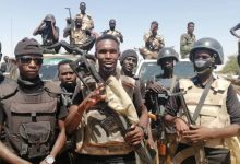 جنود سودانيون يتبعون قيادة الفرقة السادسة مشاة في الفاشر.
