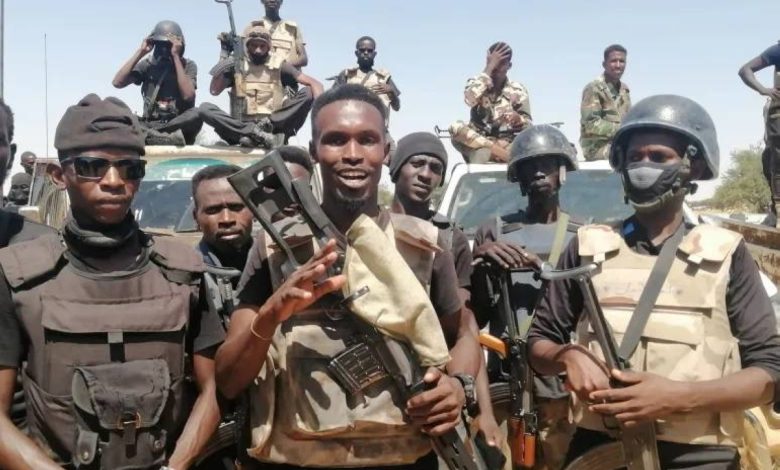 جنود سودانيون يتبعون قيادة الفرقة السادسة مشاة في الفاشر.