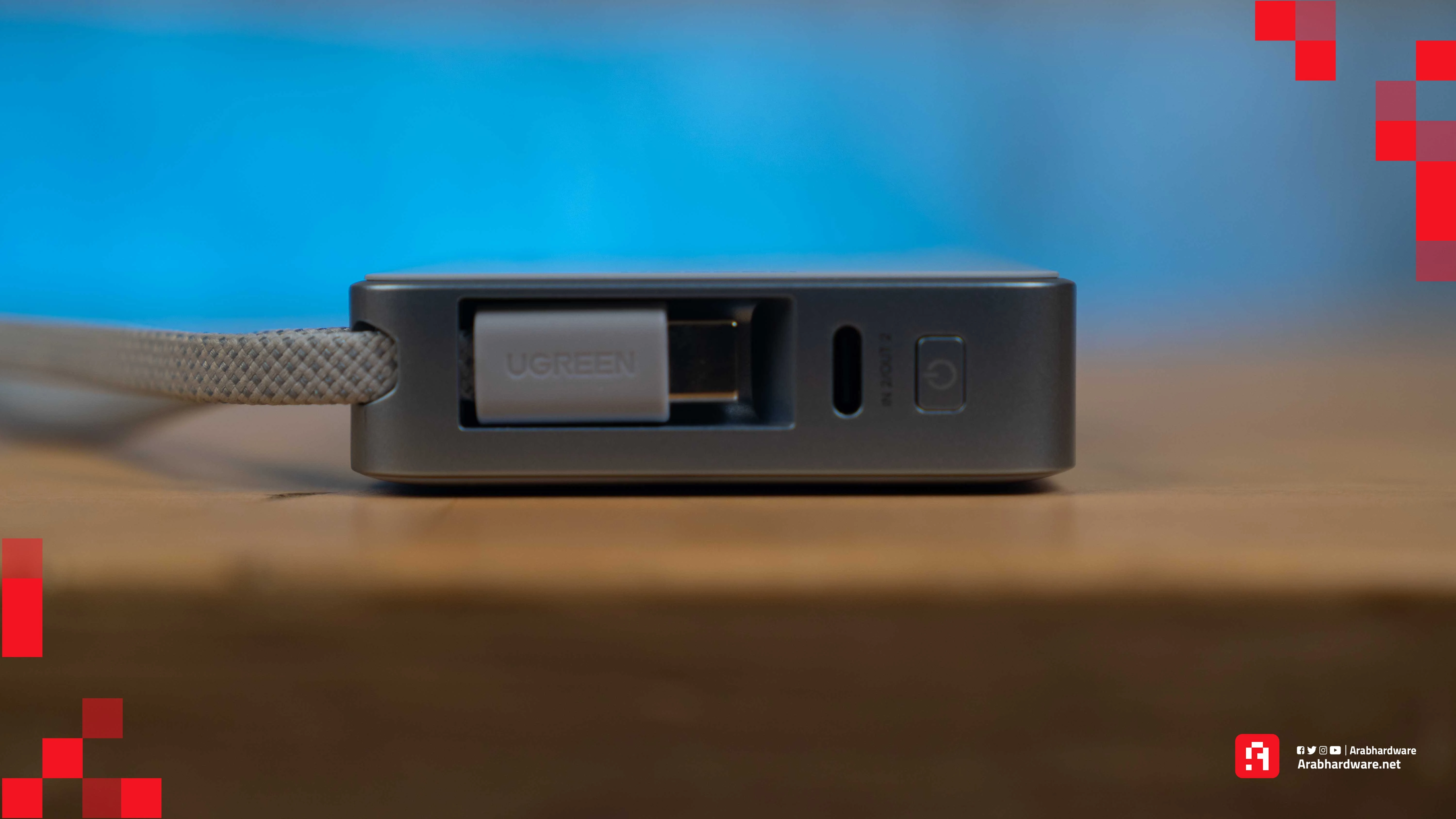 زر التشغيل بجانبه منفذ USB-C على بنك الطاقة Magflow من Ugreen