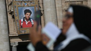 المراهق الإيطالي الراحل كارلو أكويتس يصبح أول قديس لجيل الألفية