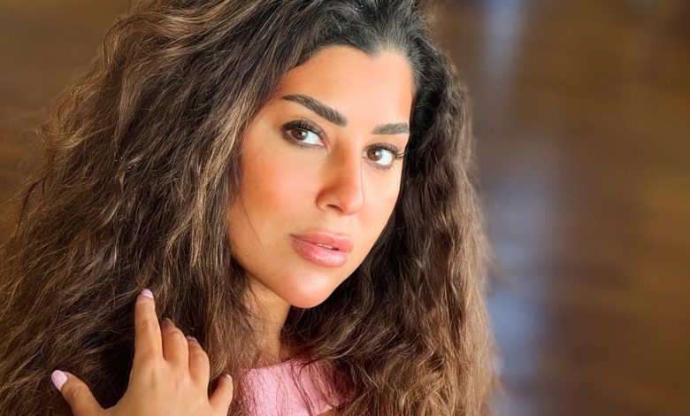 أيتن عامر تشارك جمهورها بمشاعر فقدانها لوالدها.. وهذه رسالتها له