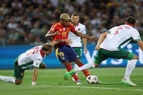 إسبانيا تسحق بلغاريا بثلاثية في افتتاح تصفيات كأس العالم