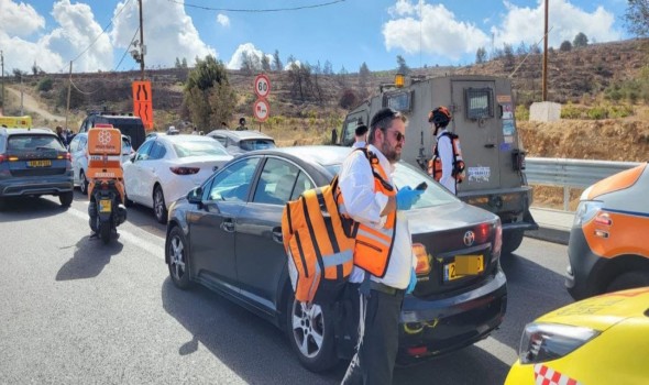 إصابة ثلاثة إسرائيليين في حادث دهس قرب بيت لحم و"تحييد المنفذ" والجيش يبلغ عن إصابتين إثر إطلاق نار في لواء عتصيون