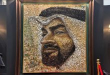 الأكبر عالمياً.. لوحات استثنائية لمحمد بن زايد ومحمد بن راشد مرصعة بالألماس والذهب الجلود