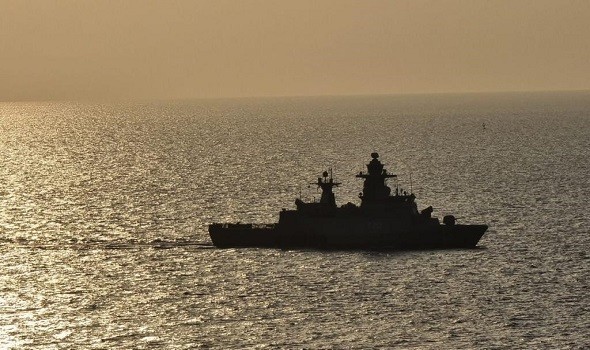 الجيش اللبناني يوقف سفينة لمغادرتها المياه الإقليمية بطريقة غير قانونية
