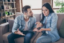 الفرق بين الحوار والاتهام في العلاقات الزوجية