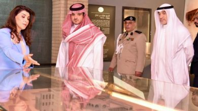 اليوسف يرافق نظيره السعودي في جولة بمتحف قصر السلام