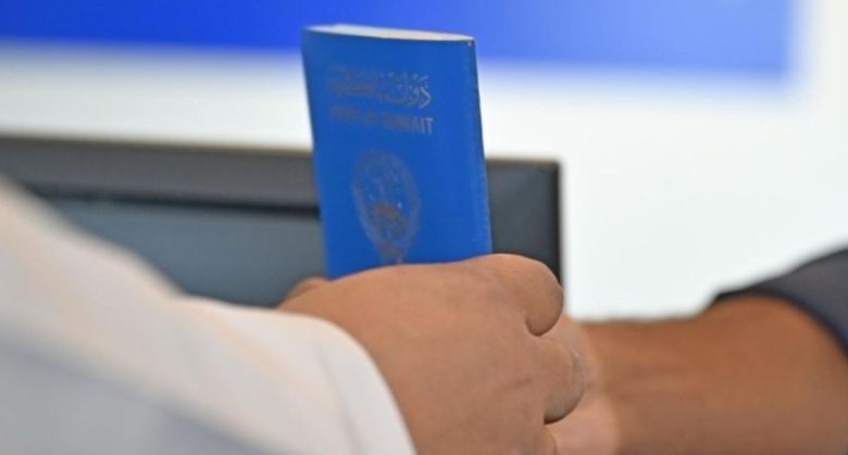انتهاء مهلة استخدام الجواز الكويتي لـ«المادة 8»