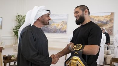 بالفيديو والصور.. رئيس الدولة يستقبل بطل العالم في الوزن المتوسط بمنافسات "UFC"