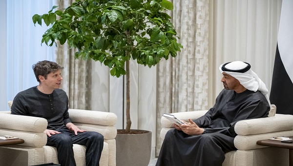 بالفيديو والصور.. محمد بن زايد يستقبل الرئيس التنفيذي لشركة "أوبن إيه آي"